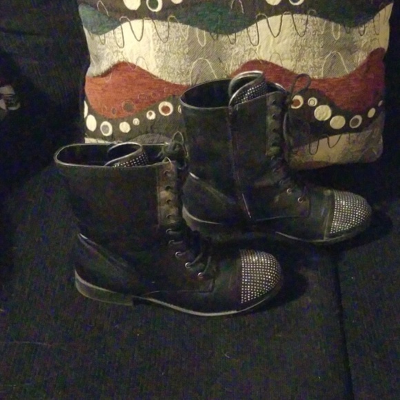 Boots - Picture 1 of 3